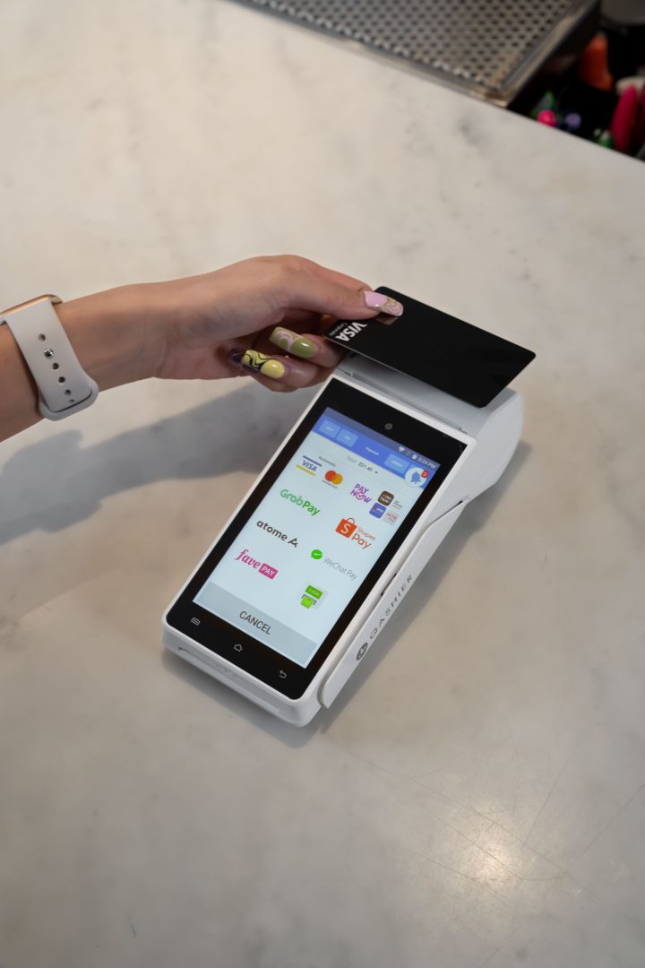 Qashierpay_tap_credit card_visa-master