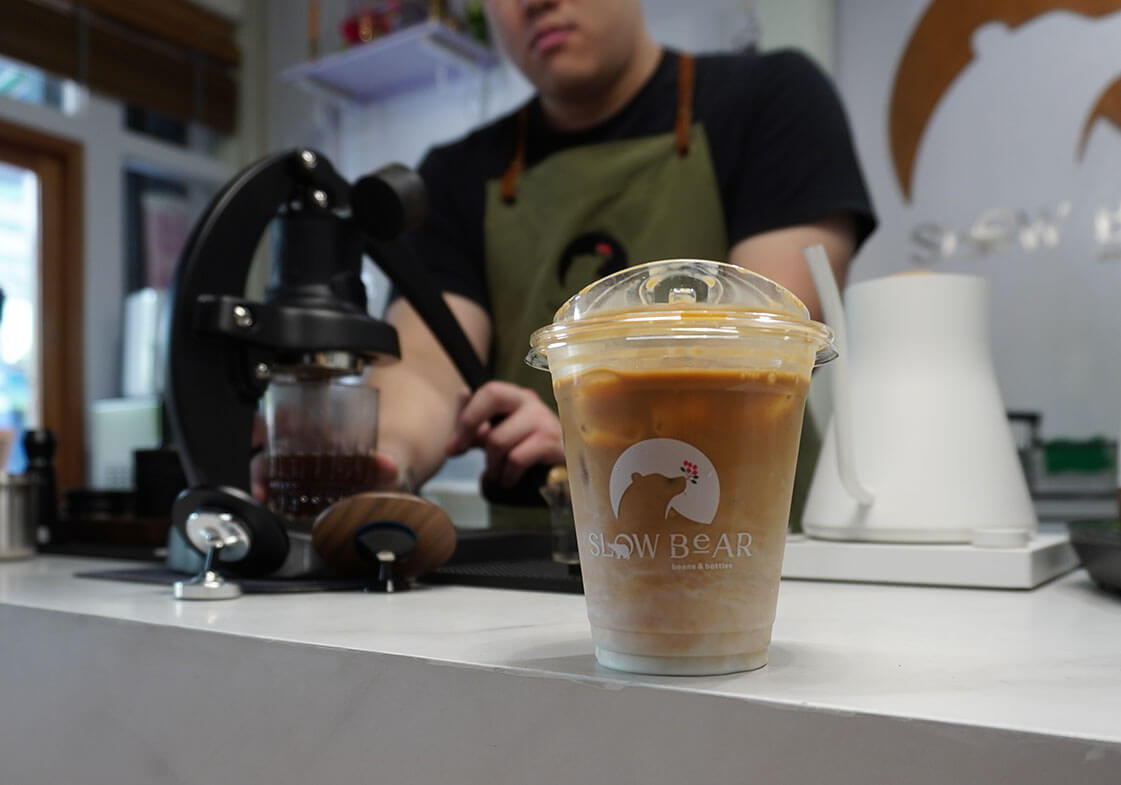 กาแฟ slow bar ที่ slow bear bkk