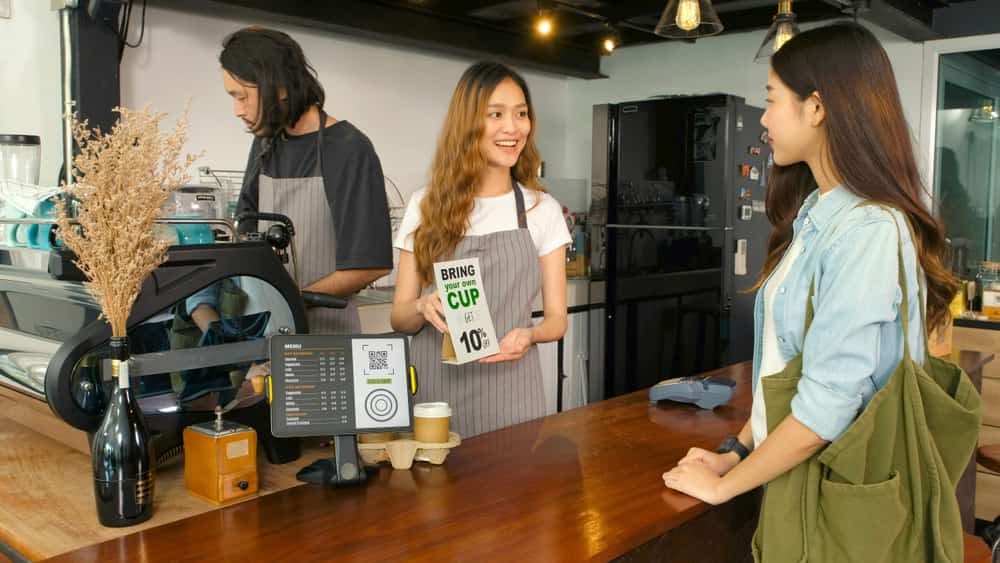 เจ้าของแนะนำโปรโมชันร้านกาแฟ นำแก้วมาเองลด 10%