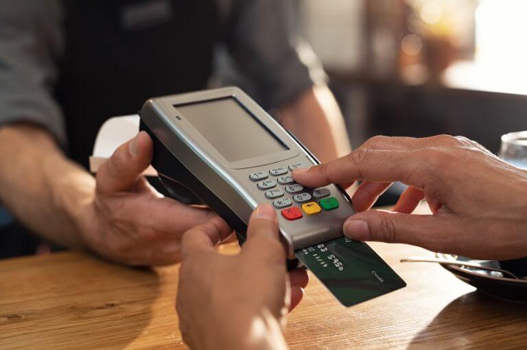 Why Restaurants Are Choosing Cashless Payment Methods - Qashier